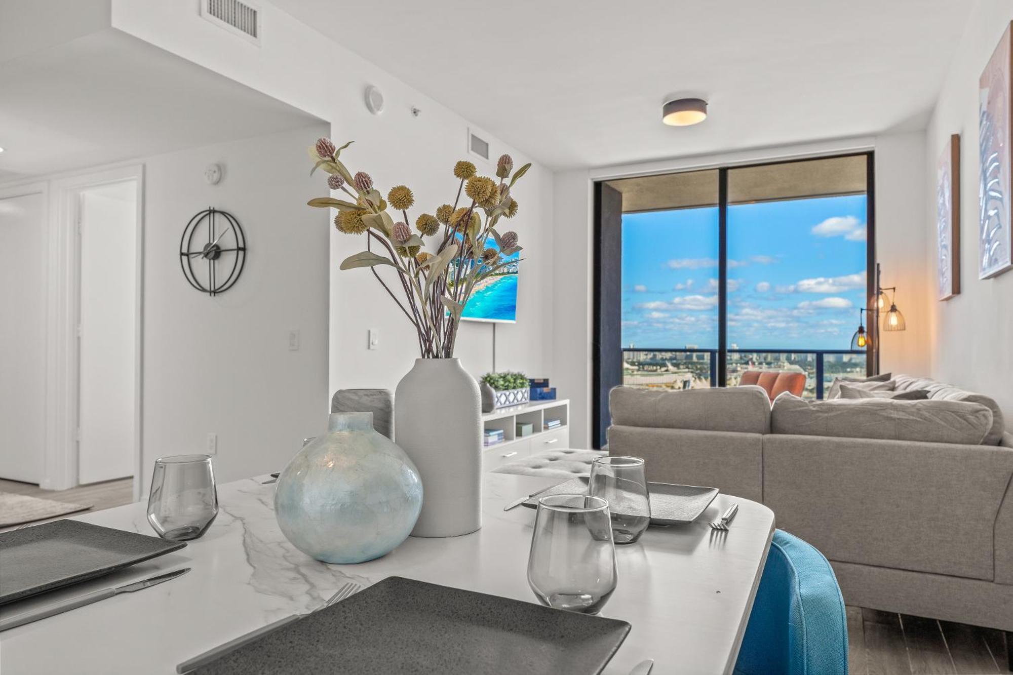Tr Miami 2 Bedroom, 1 Bedroom, And Studio Condos With Balconies Екстер'єр фото