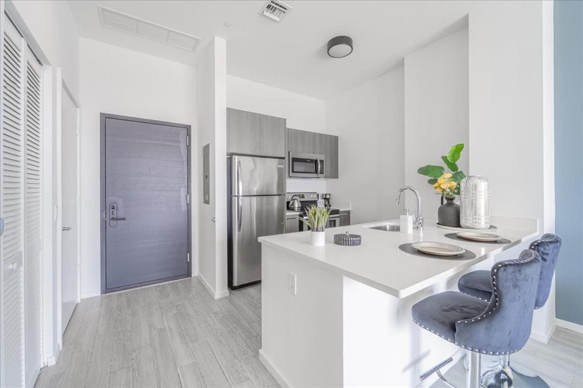 Tr Miami 2 Bedroom, 1 Bedroom, And Studio Condos With Balconies Екстер'єр фото