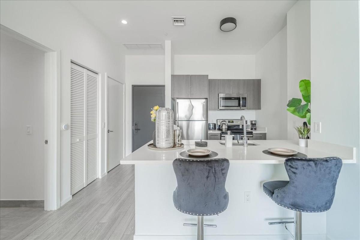 Tr Miami 2 Bedroom, 1 Bedroom, And Studio Condos With Balconies Екстер'єр фото